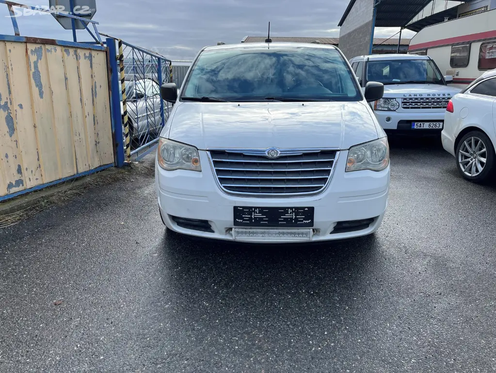 Chrysler Grand Voyager 2.8 CRDI, 7 sedaček automat - fotka 2