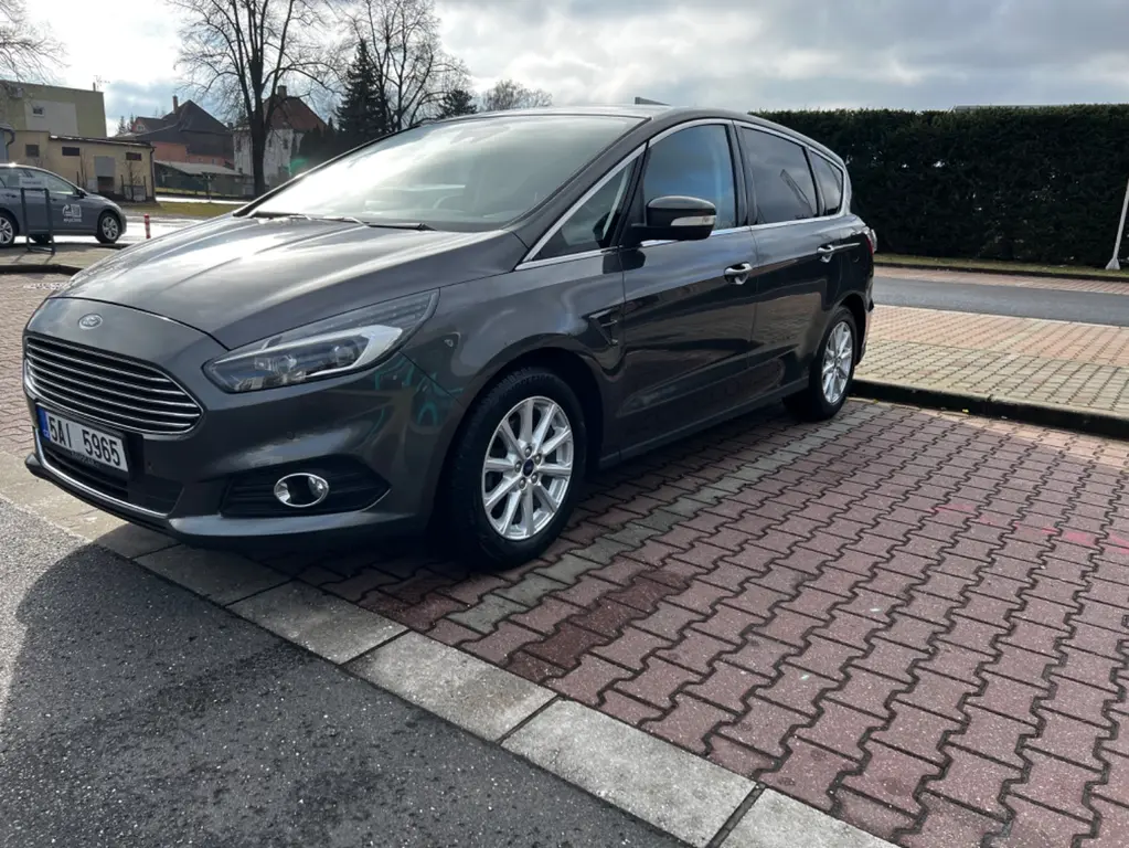 FORD S-MAX 2.0 TDCi 132KW - 4x4 - 7.MÍST - po STK. - fotka 2