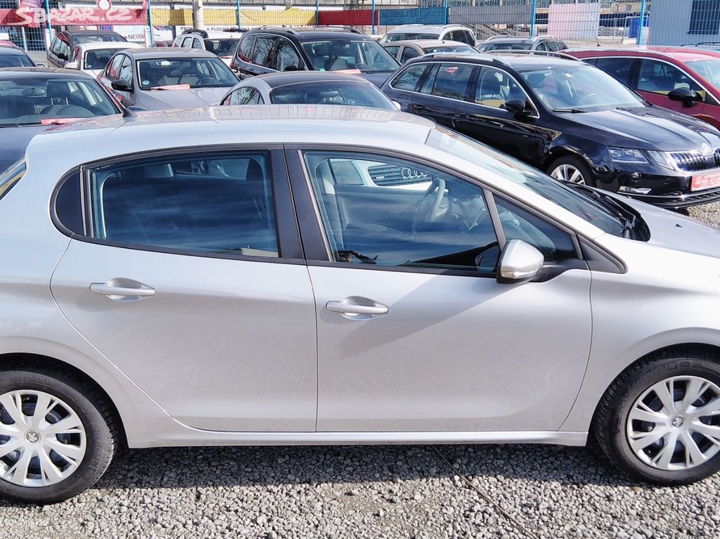 PEUGEOT 208 1,2i Puretech ČR 1 majitel 26TKM