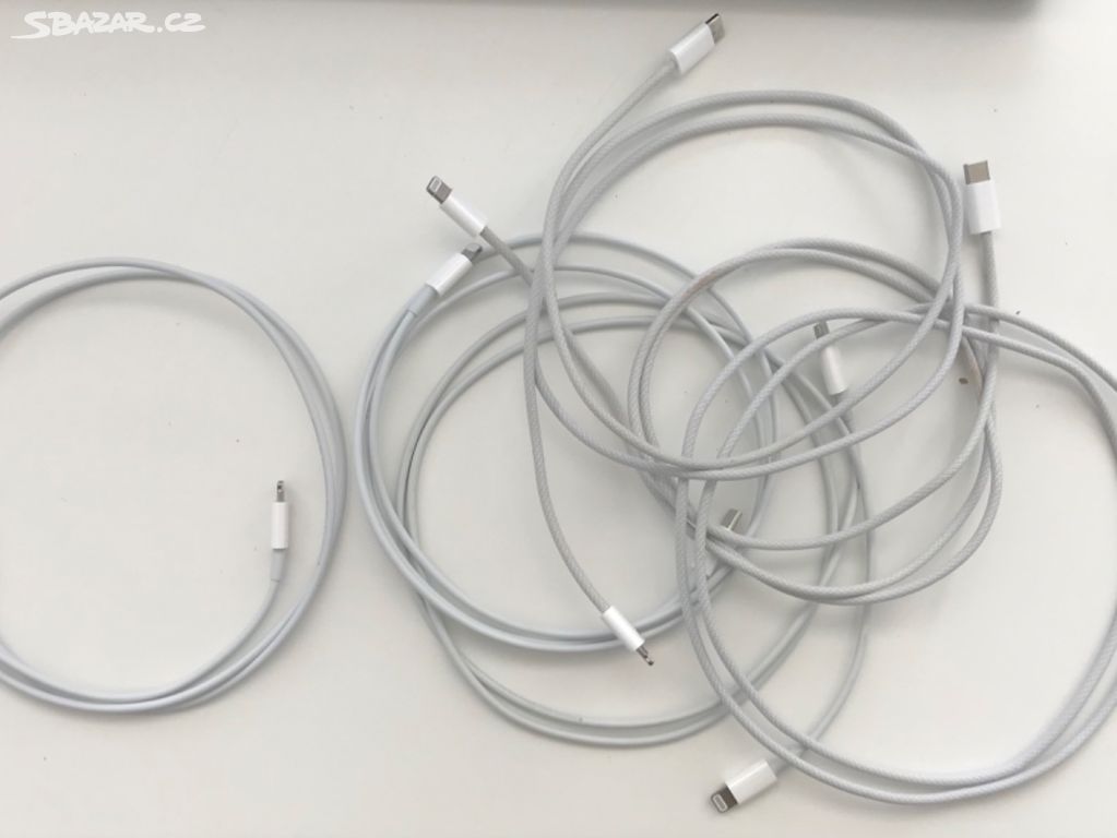 Apple nabíjecí kabel na iPhone
