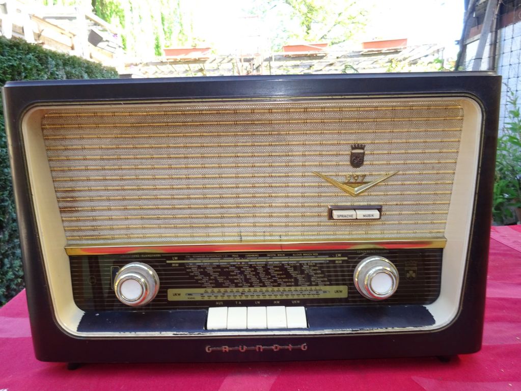 Rádio zn. GRUNDIG 997