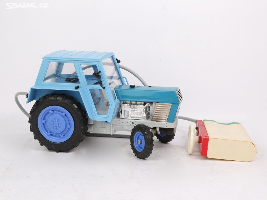(16) Model traktoru Zetor Crystal 8011 - retro