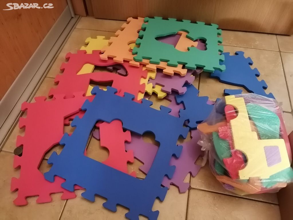 pěnové puzzle 30x30cm 10 ks tloušťka 0,9 cm