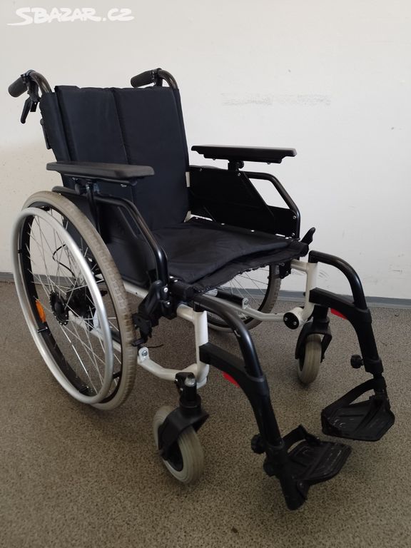 Skládací, mechanický invalidní vozík DIETZ 44 cm