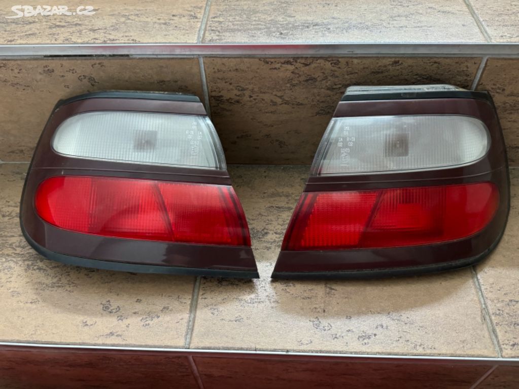Levé a pravé zadní světlo Nissan Almera N15