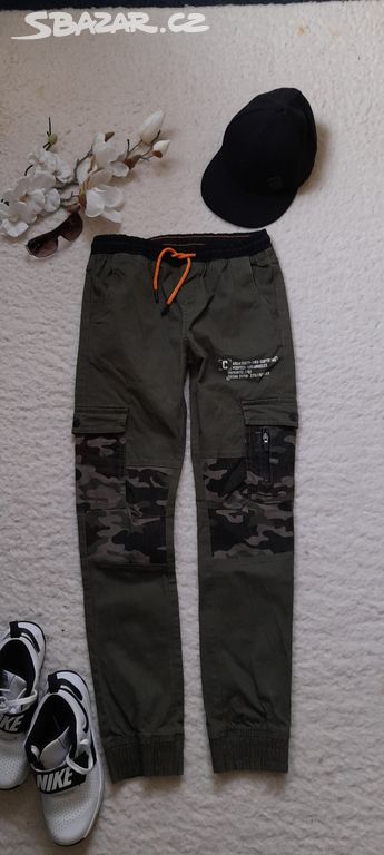 Chapter Young khaki cargo joggers