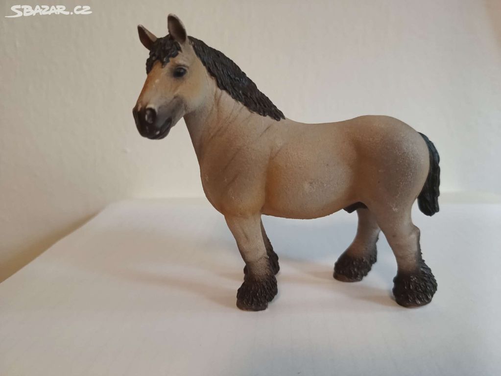 Schleich ardenský hřebec