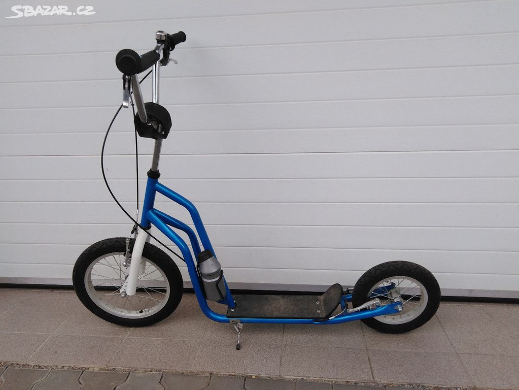 Prodám koloběžku Yedoo Four modrá nafukovací kola