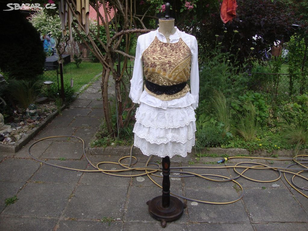 Starožitná dřevěná krejčovská panna + oblečení