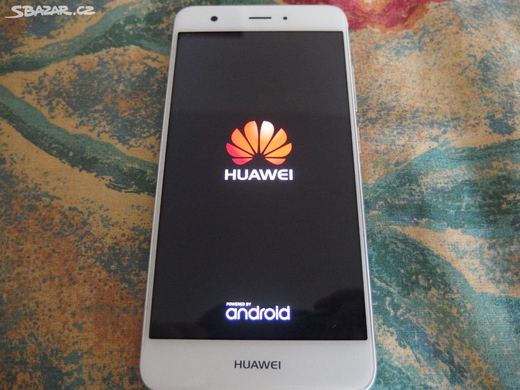 Mobilní telefon Huawei Nova