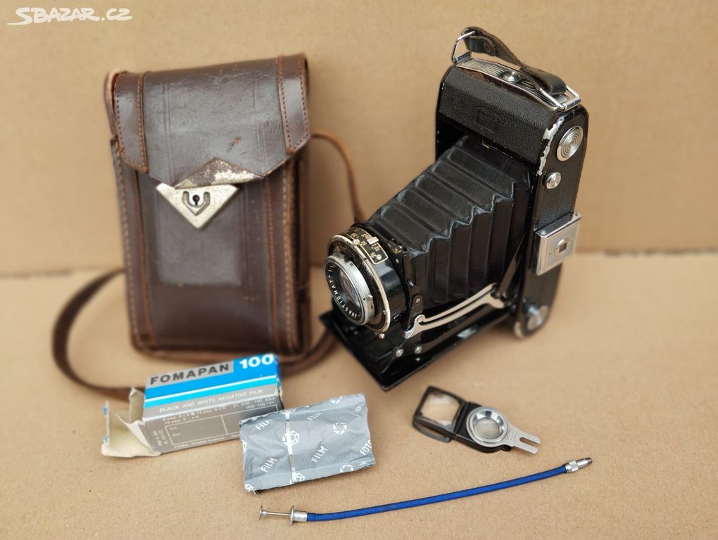 Starý měchový fotoaparát ZEISS IKON + LUPA +BOWDEN