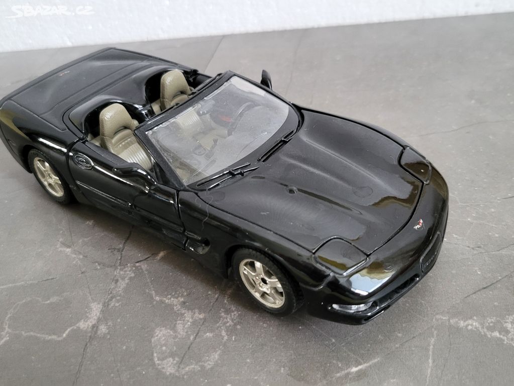 Model auta Bburago Chevrolet Corvette Convertible