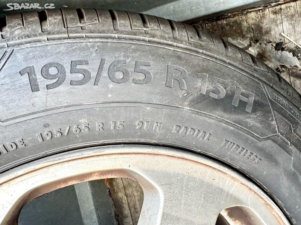 Letní pneu škoda octavia 195/65 R15 Barum