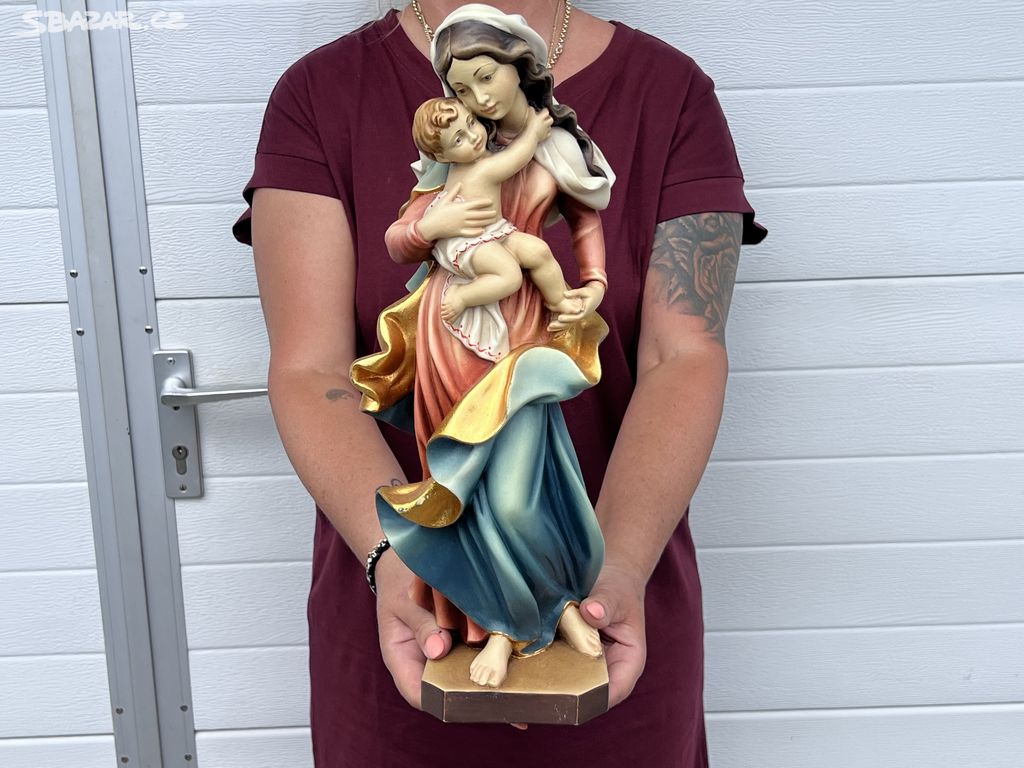Dřevěná socha Panna Marie s Ježíškem malovaná
