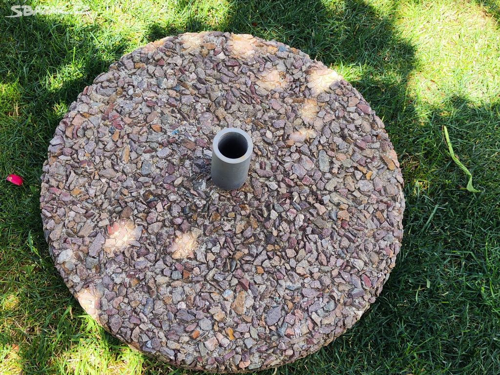 Držák na slunečník betonový vymývaný kámen
