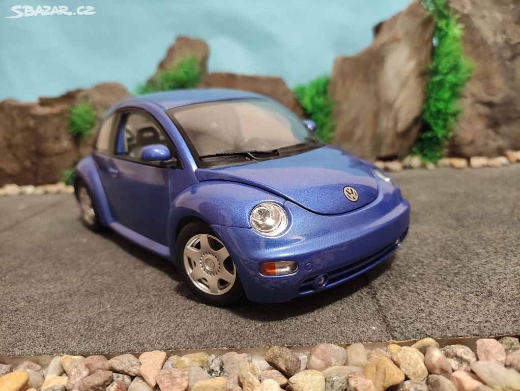 prodám model 1:18 VW new beetle