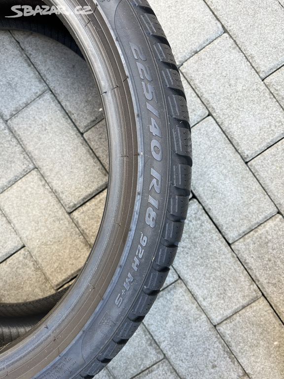 Zimní pneu 225/40 R18