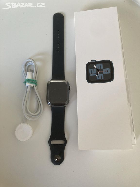 hodinky apple watch SE 2. generace s obalem