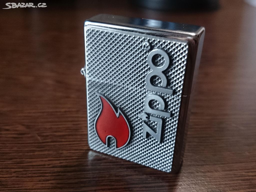 Nový ZIPPO zapalovač.