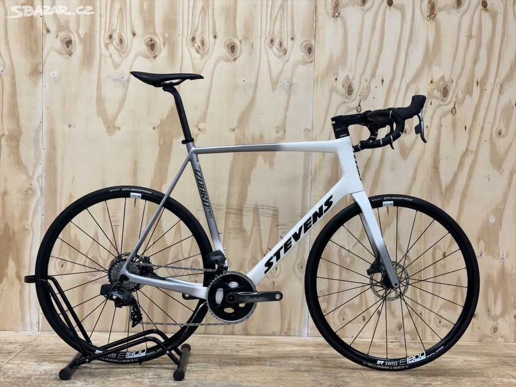 Stevens Izoard Pro Disc 28 palců závodní kolo 2022