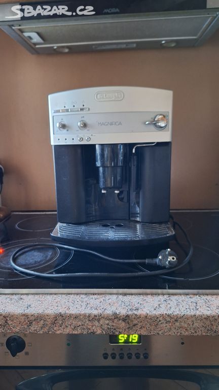 Kávovar De'longhi Magnifica Esam 3200