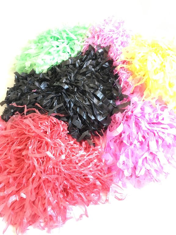 Kvalitní Ručně vyráběné POM-PONS a třásně - NOVÉ