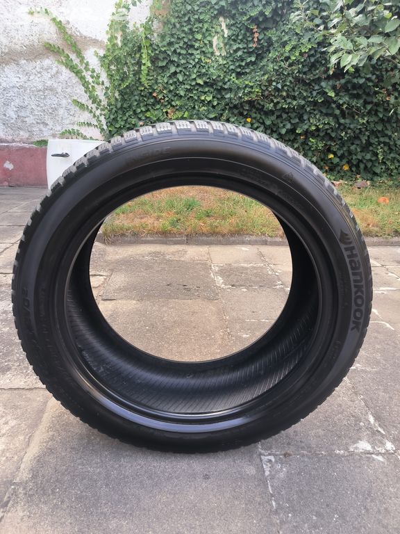 Zimní pneu 245/45 R19 Hankook