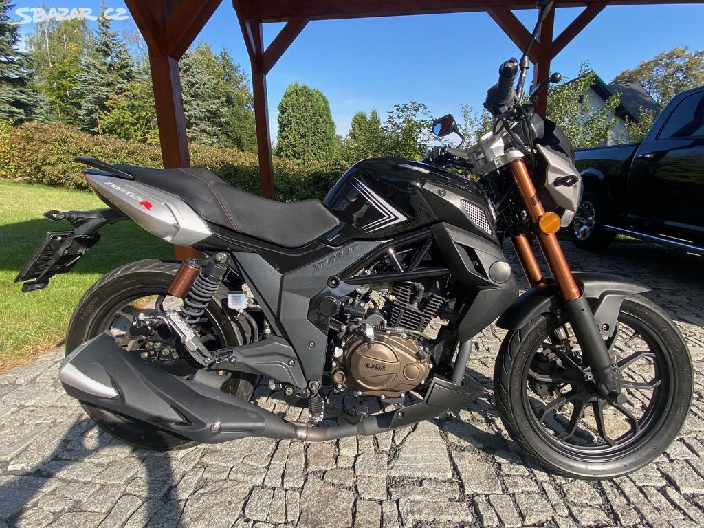 Prodám motocykl UM XTREET R 125, od 16 let, nízký