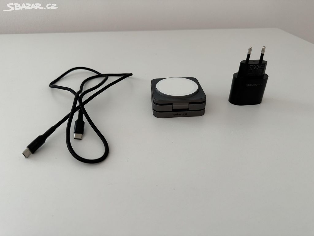 3v1 bezdrátová nabíječka na iPhone s MagSafe