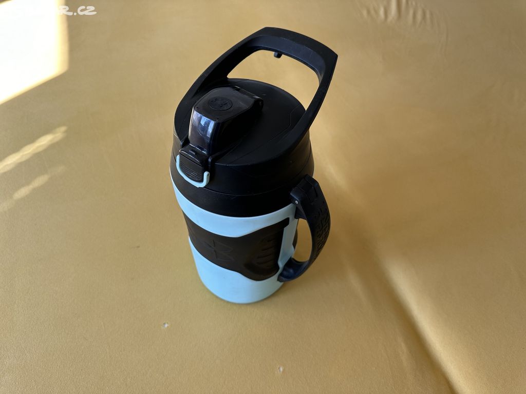 Sportovní lahev Under Armour Playmaker Jug 1900 ml