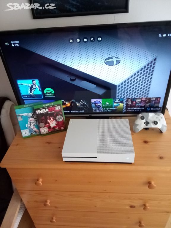 Xbox one S, 1 TB, ovladač + dvě hry.