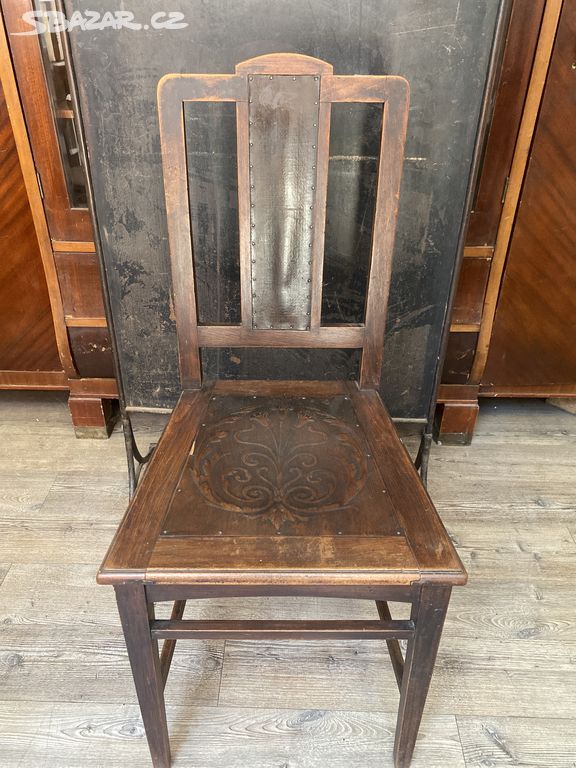 Starožitná dřevěná židle