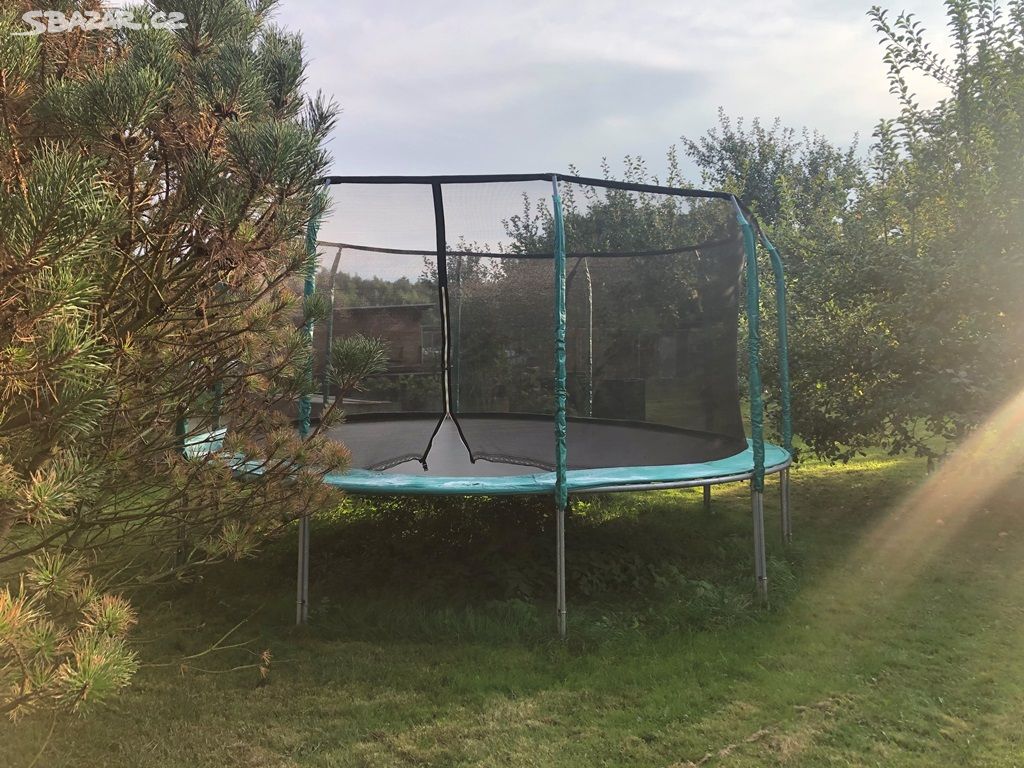 Prodám velkou zachovalou trampolínu půměr 460 cm