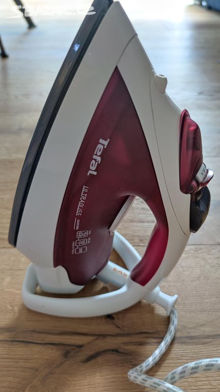 Žehlička Tefal Ultragliss easycord FV4368