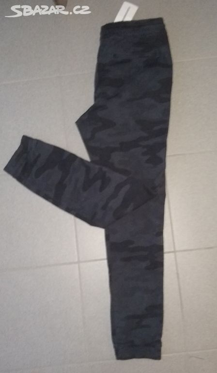 Nové maskáč joggers kalhoty C&A Německo Clockhouse