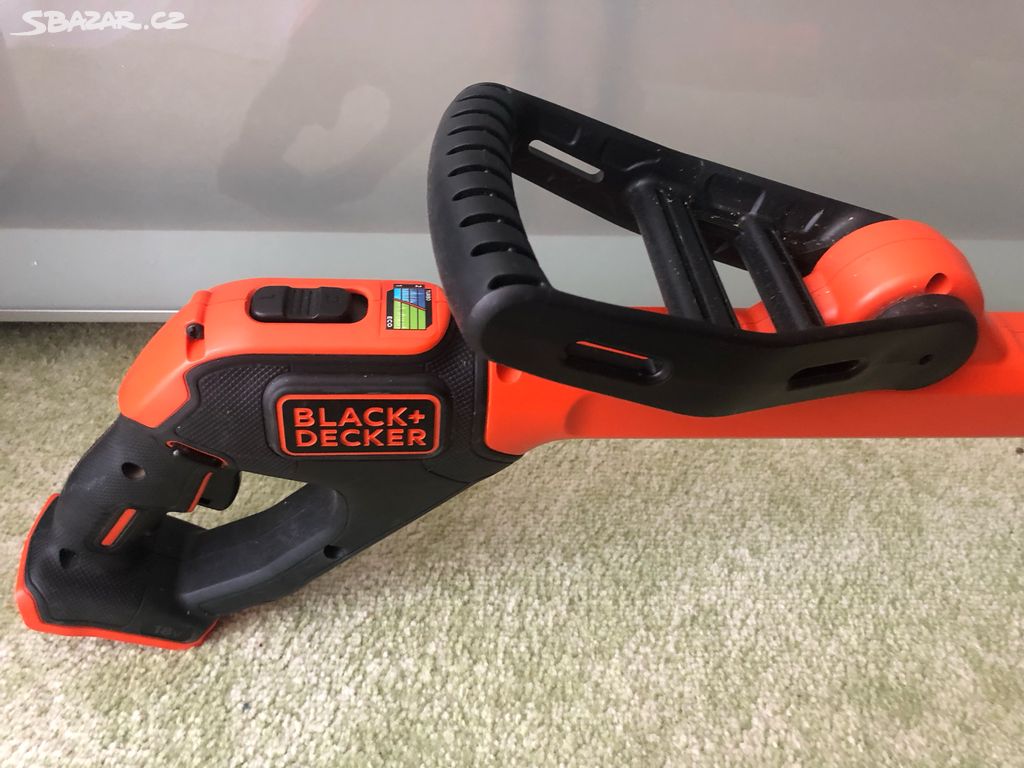 Black & Decker strunová sekačka STC1820PCB