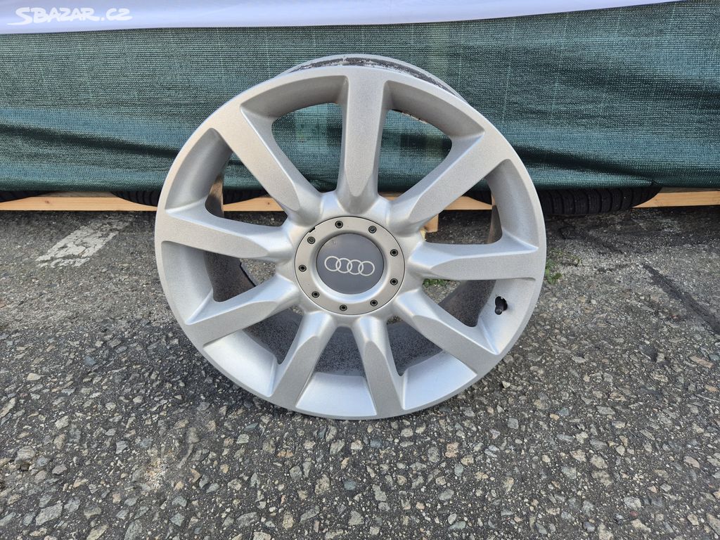 4ksALU AUDI R18x8J ET35 5x112, bez škrábance