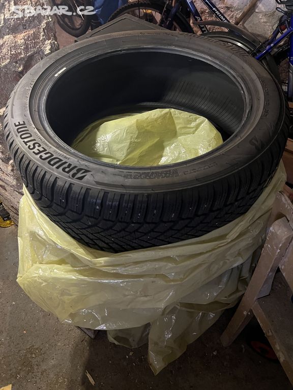 4x zimní pneu Bridgestone Blizzak 235/45 R18