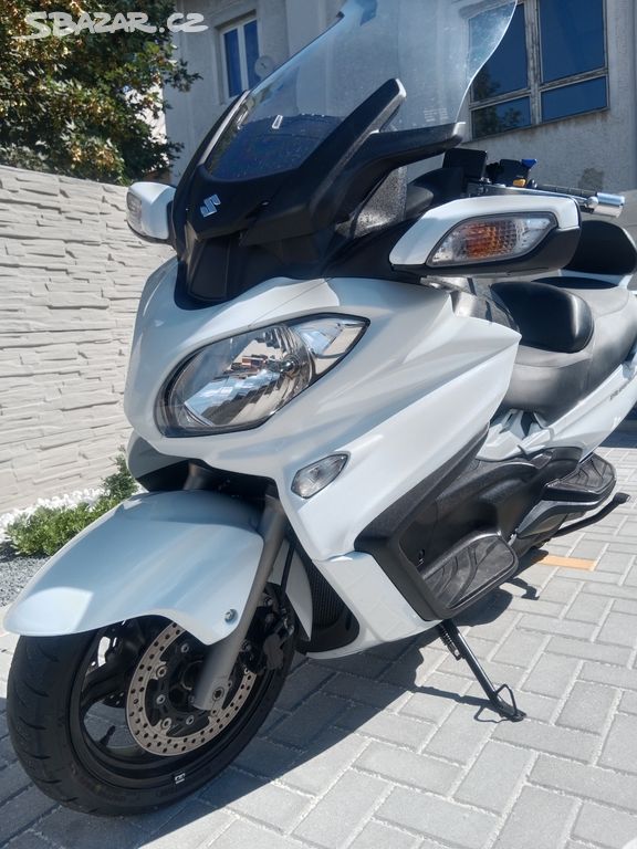 Maxi skútr Suzuki Burgman 650