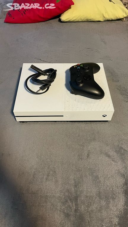 Xbox one S 1TB, + černý ovladač