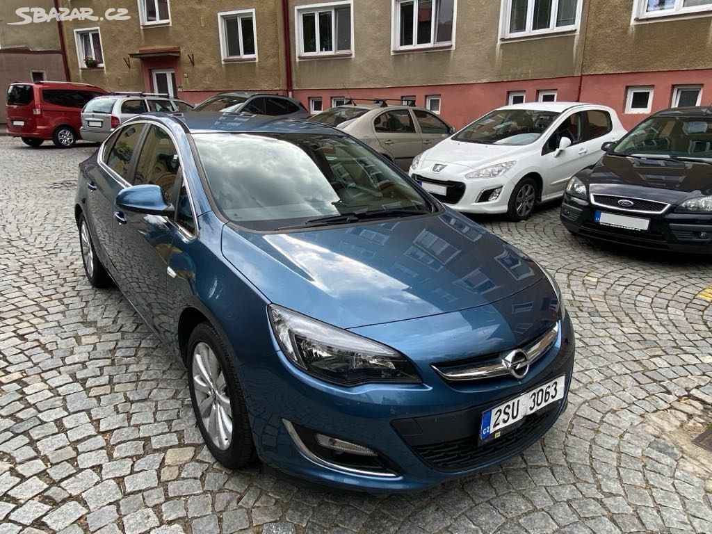 Prodám OPEL Astra sedan, r. v. 2013, 123 000 km