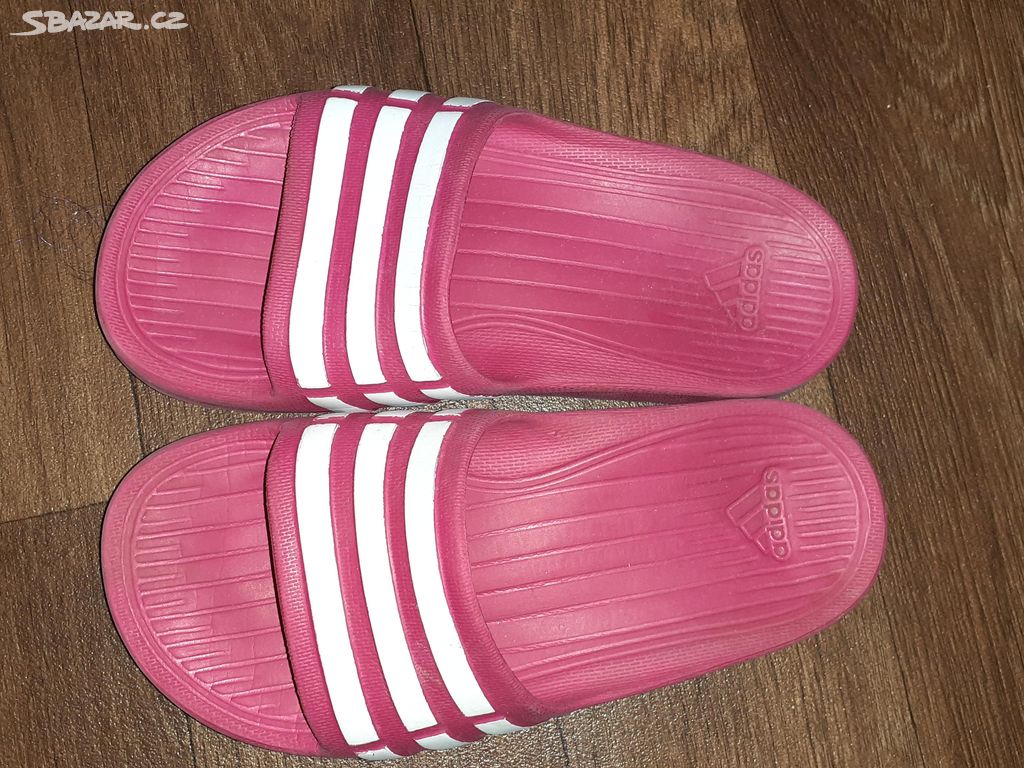 Dívčí pantofle Adidas vel.31