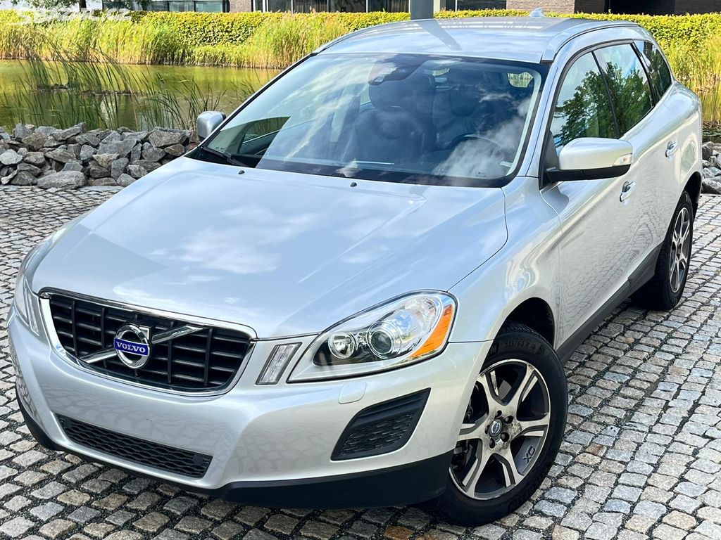 Volvo XC60, 2.4D 4x4 120KW SENZORY SERVISK