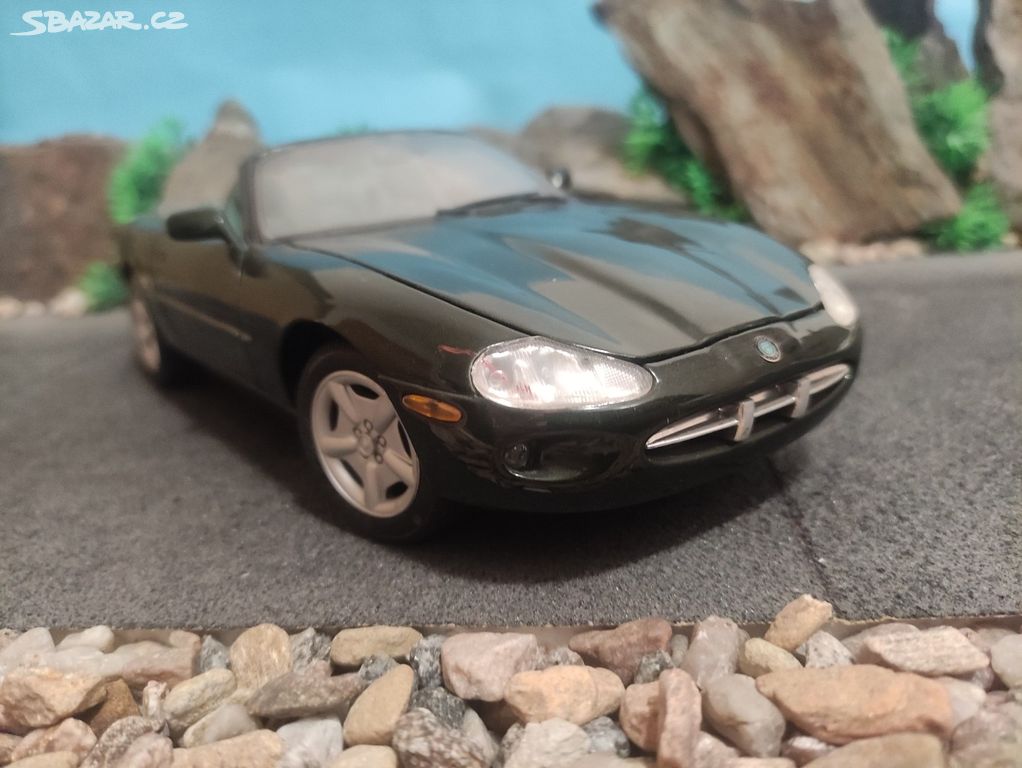 prodám model 1:18 jaguar xk8