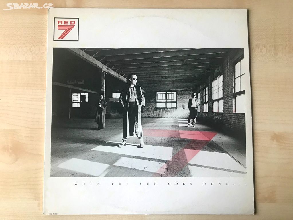 LP RED 7 - When the Sun goes down MCA Records 1987