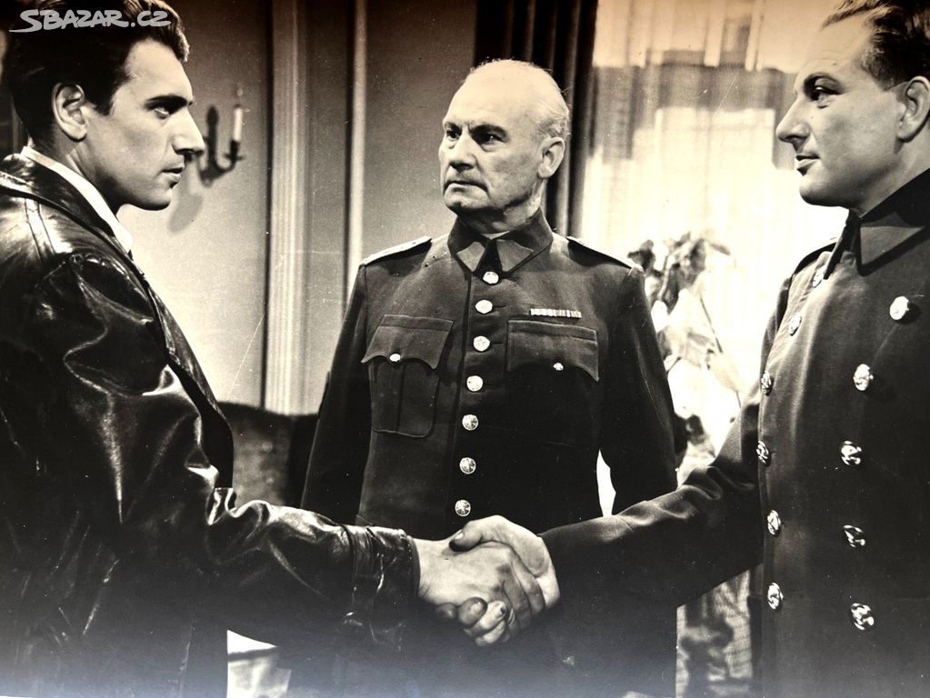 Fotografie z filmu Nadlidé 1946 - režie Wasermann