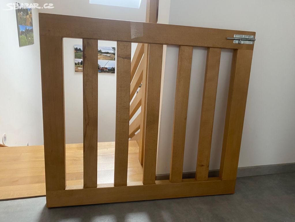 Dřevěná bezpečtnostní Vrátka ke schodišti buk
