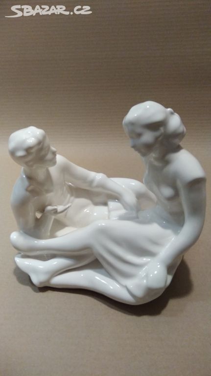 Soška dívky a chlapce - bílý porcelán