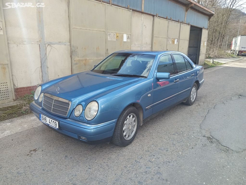 Mercedes Benz 240 E