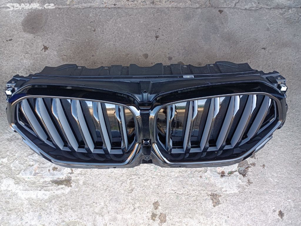 BMW g06 grill ledvinky maska